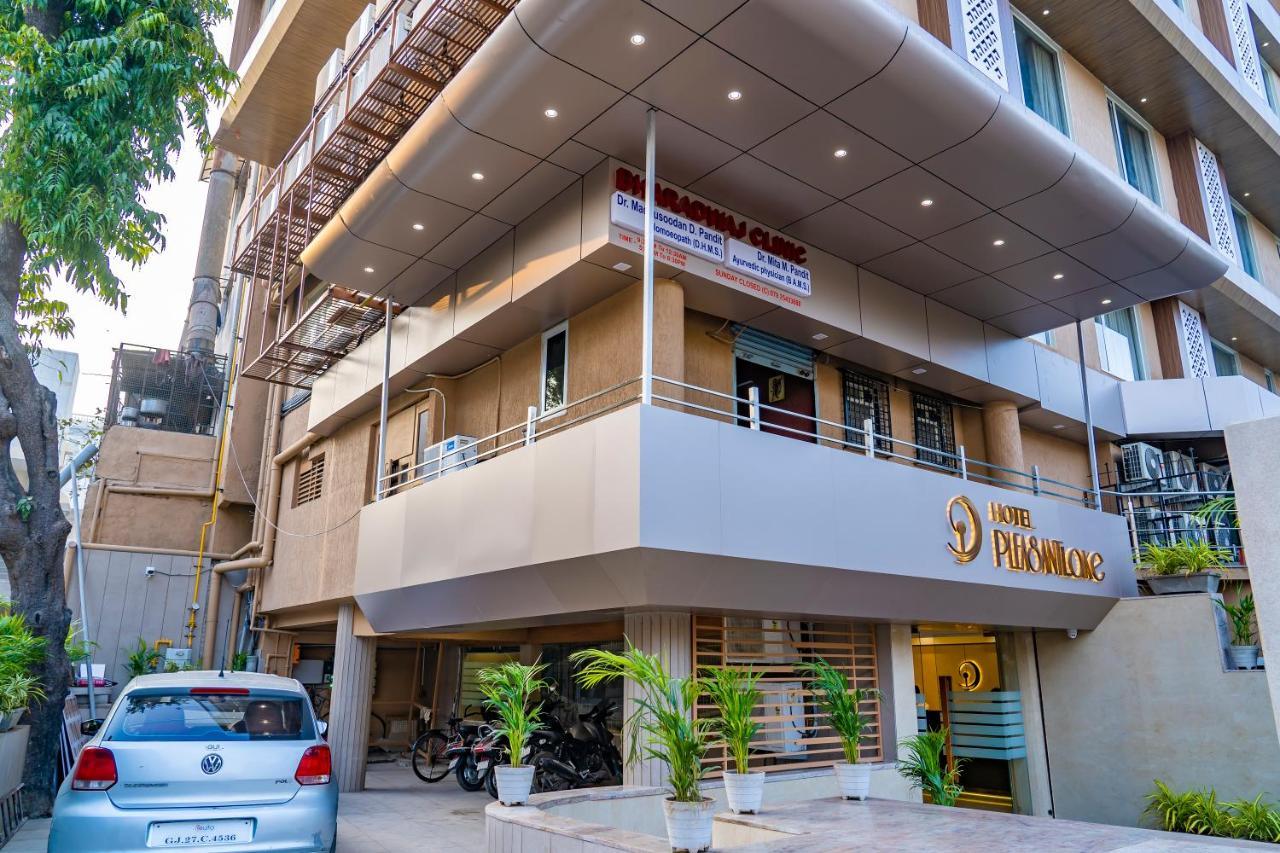 Hotel Pleasant Lake Ahmedabad Luaran gambar
