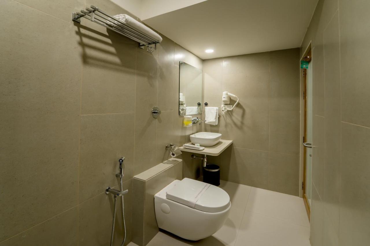Hotel Pleasant Lake Ahmedabad Luaran gambar