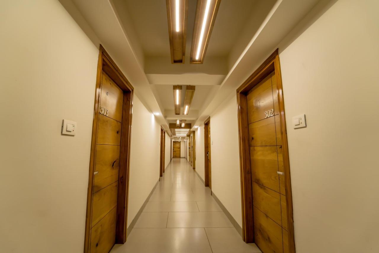 Hotel Pleasant Lake Ahmedabad Luaran gambar