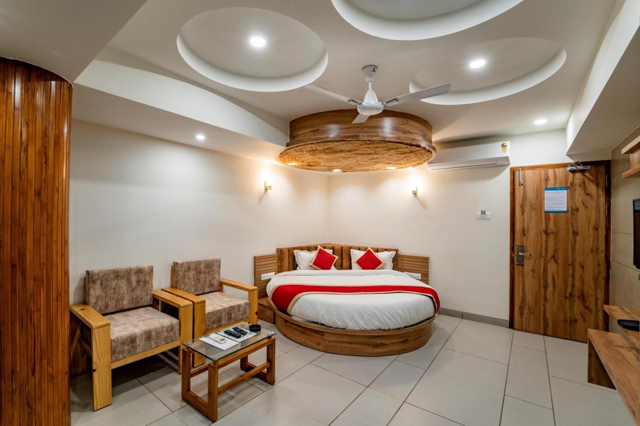 Hotel Pleasant Lake Ahmedabad Luaran gambar