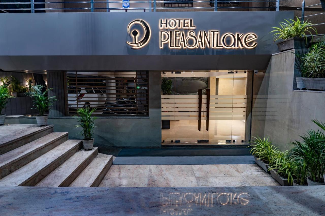 Hotel Pleasant Lake Ahmedabad Luaran gambar